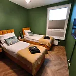 W Centrum Luksusowy Apartament, Duzy Parking, Zameldowanie 24h, Fv, Ekspres, Xbox, Klimatyzacja, Dwie Sypialnie, Kuchnia I Salon, Samo Centrum Miasta, * Starogard Gdański