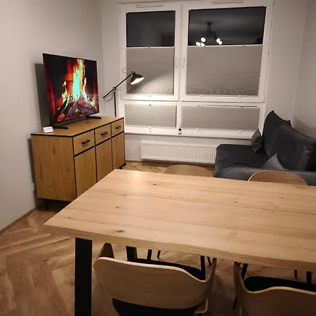 Luksusowy Apartament, Duzy Parking, Zameldowanie 24h, Fv, Ekspres, Xbox, Klimatyzacja, Dwie Sypialnie, Kuchnia I Salon, Samo Centrum Miasta, Starogard Gdański
