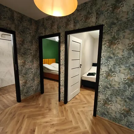 W Centrum Luksusowy Apartament, Duzy Parking, Zameldowanie 24h, Fv, Ekspres, Xbox, Klimatyzacja, Dwie Sypialnie, Kuchnia I Salon, Samo Centrum Miasta, شقة Starogard Gdański