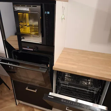 W Centrum Luksusowy Apartament, Duzy Parking, Zameldowanie 24h, Fv, Ekspres, Xbox, Klimatyzacja, Dwie Sypialnie, Kuchnia I Salon, Samo Centrum Miasta, Appartement Starogard Gdański