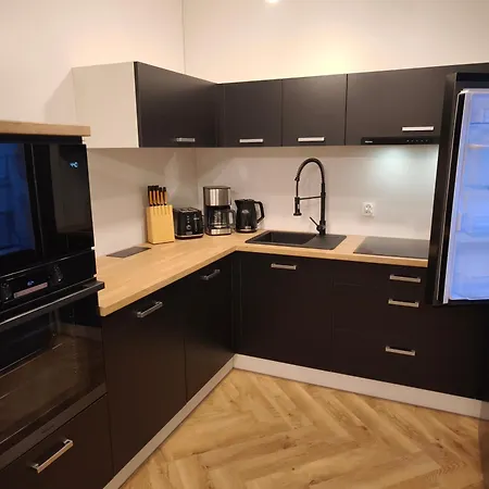 W Centrum Luksusowy Apartament, Duzy Parking, Zameldowanie 24h, Fv, Ekspres, Xbox, Klimatyzacja, Dwie Sypialnie, Kuchnia I Salon, Samo Centrum Miasta, *