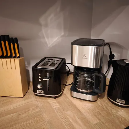 W Centrum Luksusowy Apartament, Duzy Parking, Zameldowanie 24h, Fv, Ekspres, Xbox, Klimatyzacja, Dwie Sypialnie, Kuchnia I Salon, Samo Centrum Miasta, Appartement Starogard Gdański