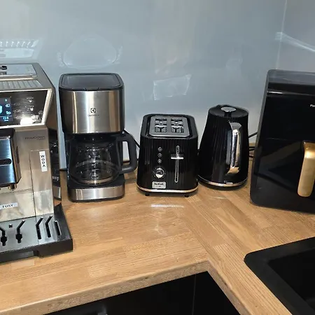 W Centrum Luksusowy Apartament, Duzy Parking, Zameldowanie 24h, Fv, Ekspres, Xbox, Klimatyzacja, Dwie Sypialnie, Kuchnia I Salon, Samo Centrum Miasta, דירה *