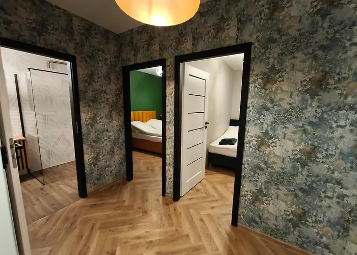 W Centrum Luksusowy Apartament, Duzy Parking, Zameldowanie 24h, Fv, Ekspres, Xbox, Klimatyzacja, Dwie Sypialnie, Kuchnia I Salon, Samo Centrum Miasta, Lägenhet Starogard Gdański