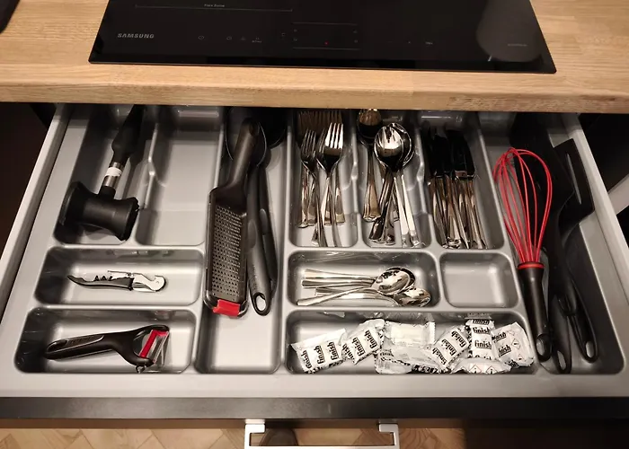 Lägenhet W Centrum Luksusowy Apartament, Duzy Parking, Zameldowanie 24h, Fv, Ekspres, Xbox, Klimatyzacja, Dwie Sypialnie, Kuchnia I Salon, Samo Centrum Miasta,