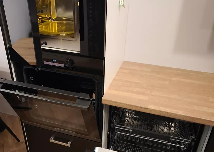 W Centrum Luksusowy Apartament, Duzy Parking, Zameldowanie 24h, Fv, Ekspres, Xbox, Klimatyzacja, Dwie Sypialnie, Kuchnia I Salon, Samo Centrum Miasta, Lägenhet Starogard Gdański