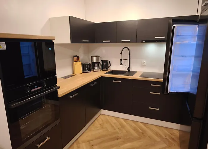 W Centrum Luksusowy Apartament, Duzy Parking, Zameldowanie 24h, Fv, Ekspres, Xbox, Klimatyzacja, Dwie Sypialnie, Kuchnia I Salon, Samo Centrum Miasta, *